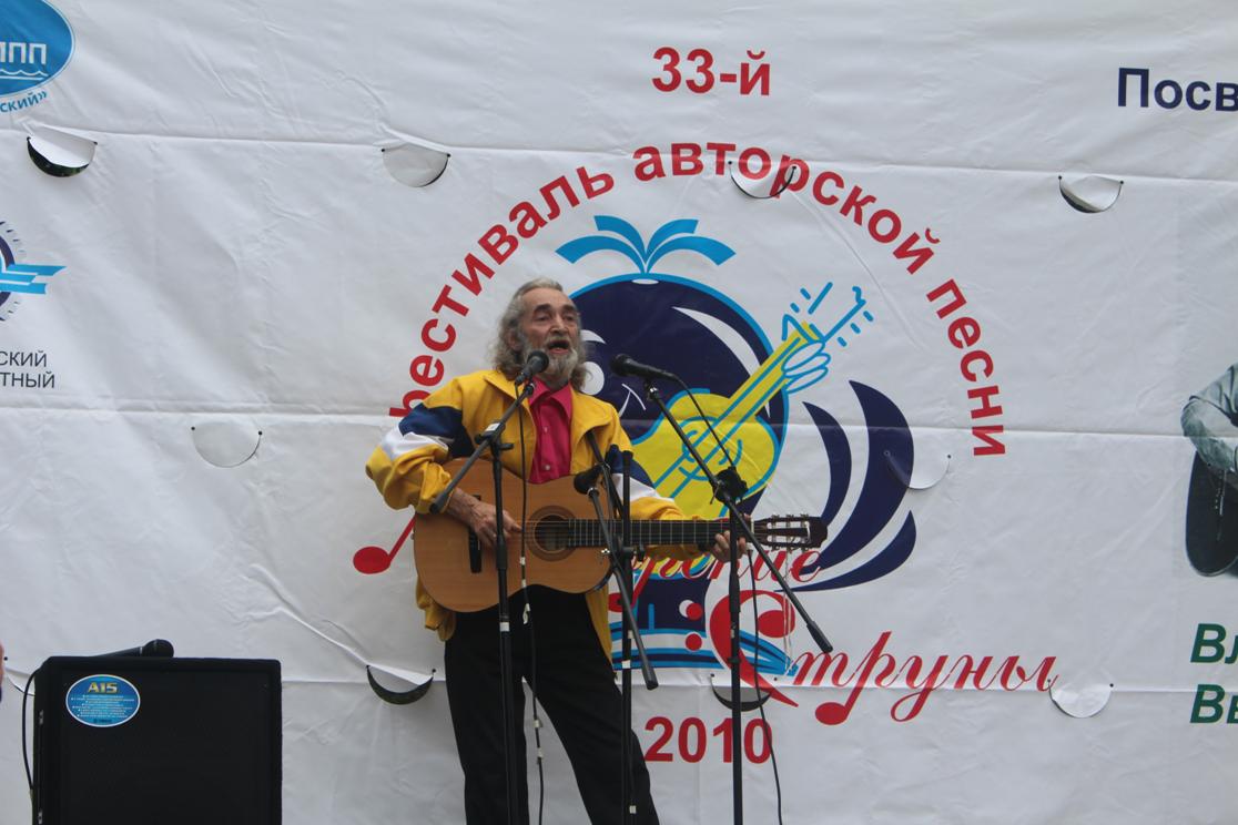 Поёт Александр Кабаков